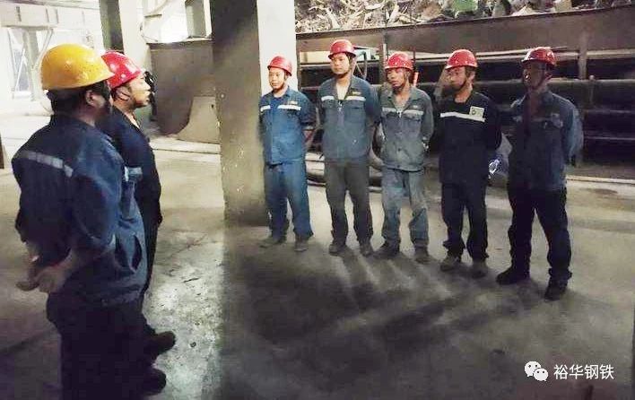 文丰西区炼钢维修工段组织中暑应急救援演练