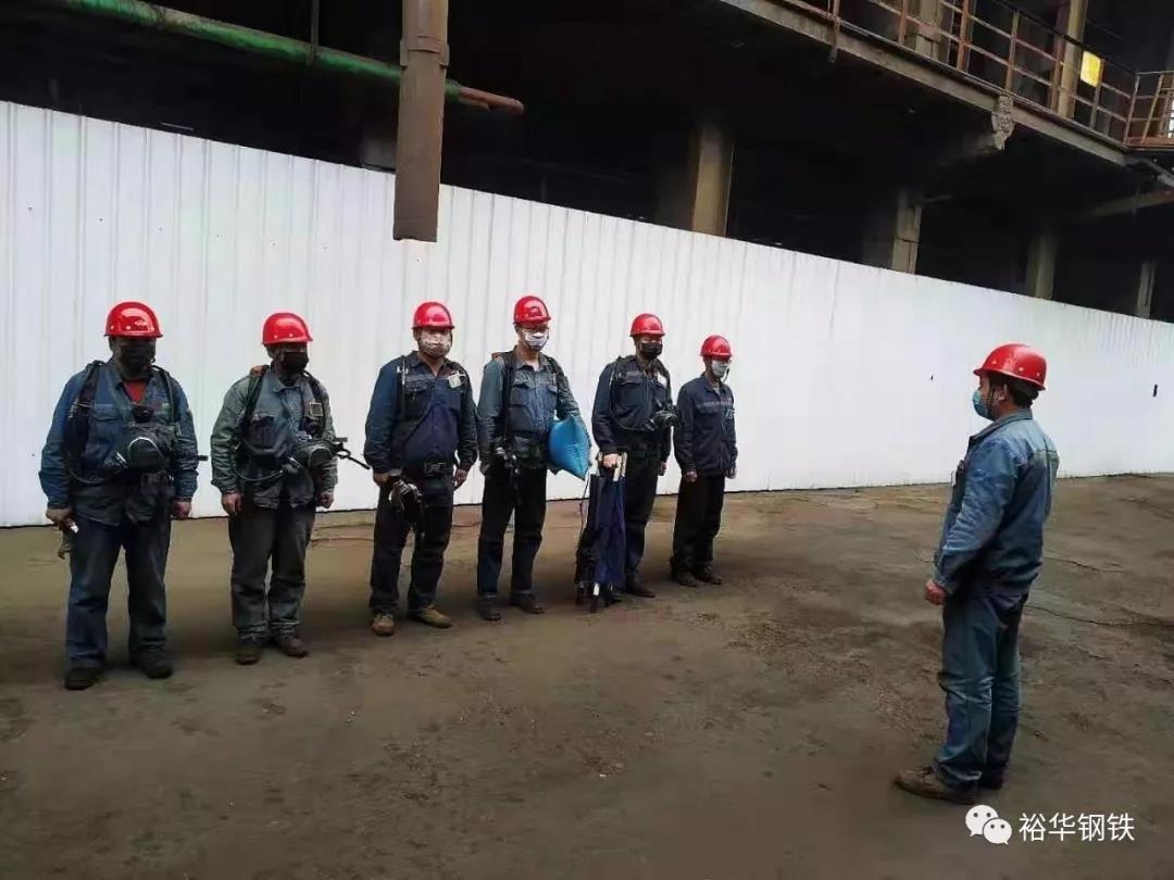“千锤百炼造精英 摸爬滚打锻精兵”——主区炼铁厂组织煤气泄漏应急演练